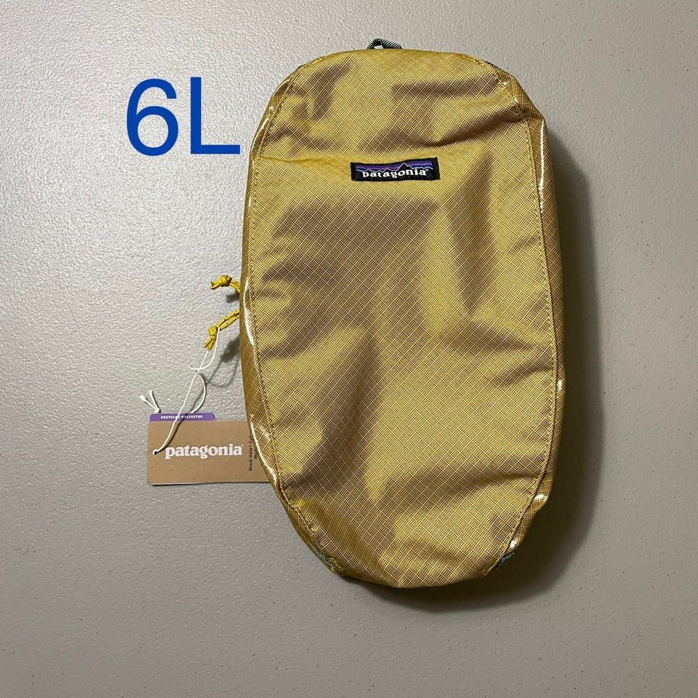 NWT Patagonia Black Hole® Cube - Medium, 6L